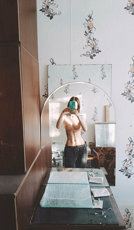 Foto desnuda filtrada de OnlyFans de Devochkaeconom
