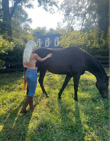 Foto desnuda filtrada de OnlyFans de Lauren Emily Castle