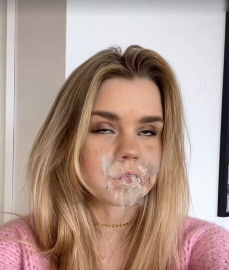 Foto desnuda filtrada de OnlyFans de Lea Peach