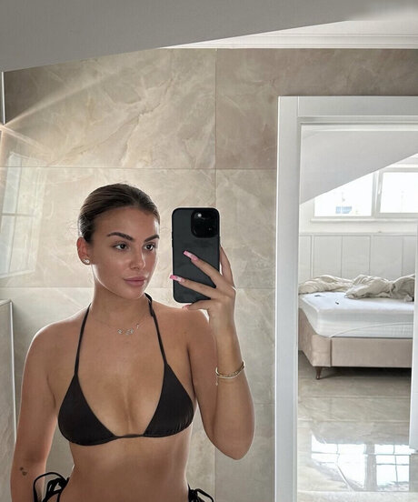 Foto desnuda filtrada de OnlyFans de Jasmin Azizam