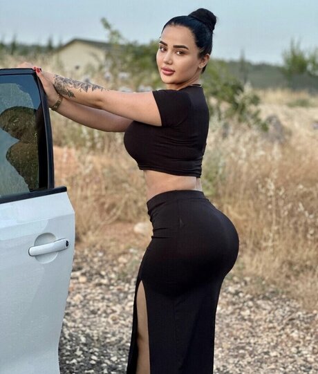 Melek Azad