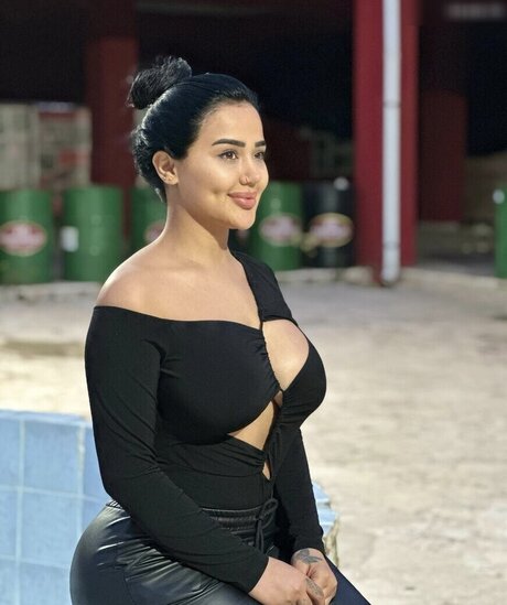 Melek Azad