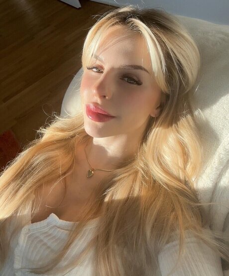 Lucia Leona