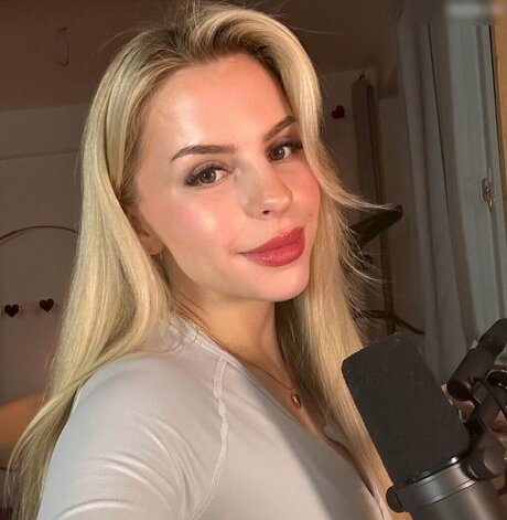 Lucia Leona