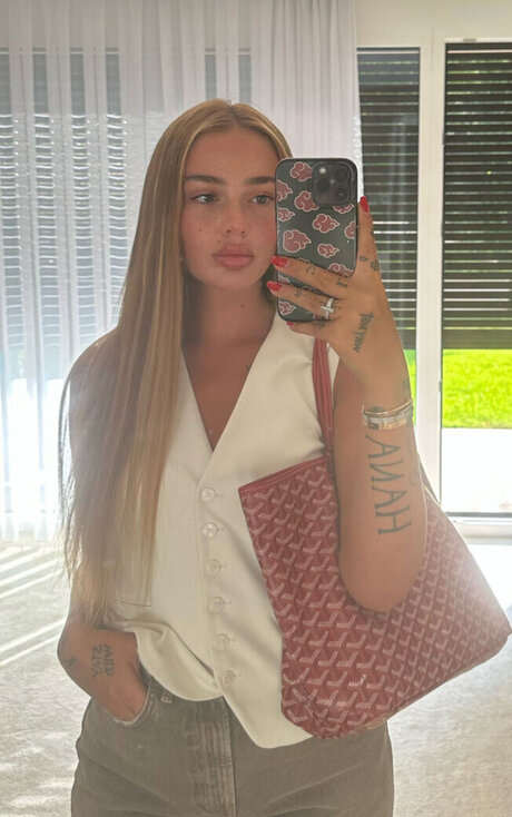 Loredana Zefi