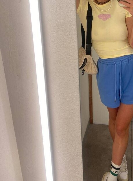 Foto desnuda filtrada de OnlyFans de Alinadmlr