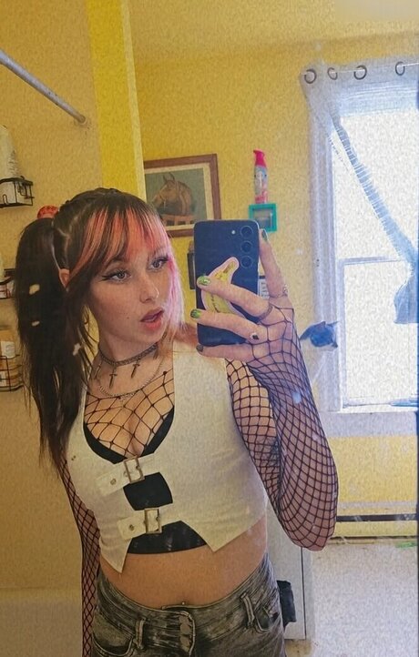 Foto desnuda filtrada de OnlyFans de Sinfulbbbrat