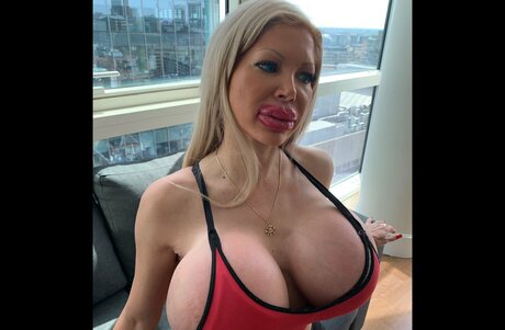 Foto desnuda filtrada de OnlyFans de Baj Angelika