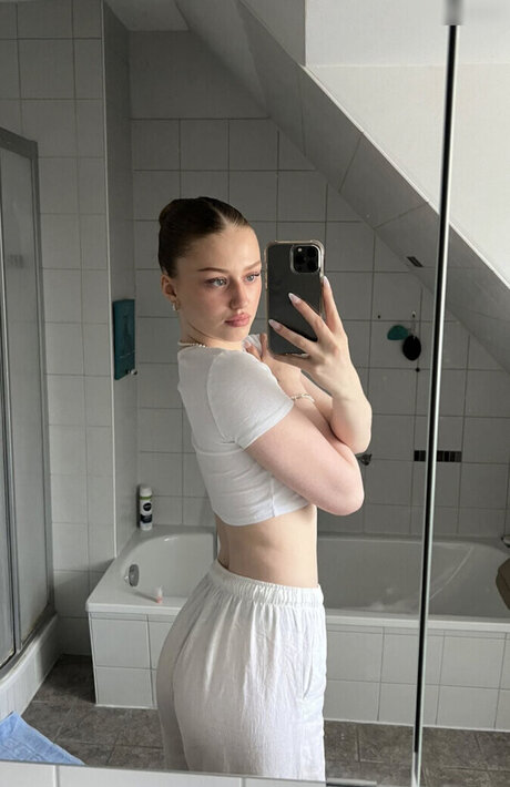 Yana Clare