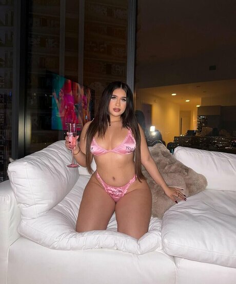 Foto desnuda filtrada de OnlyFans de Ohfficiallyynahpets