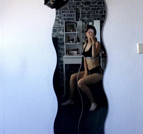 Foto desnuda filtrada de OnlyFans de Tinelilnumb