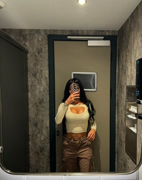 Foto desnuda filtrada de OnlyFans de Fatouma And Sister