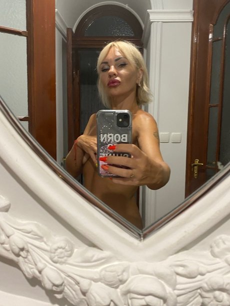 Foto desnuda filtrada de OnlyFans de  Nessi The Violinist