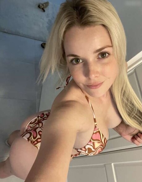 Feliz R Nicole