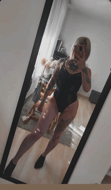 Foto desnuda filtrada de OnlyFans de Typischblonnd