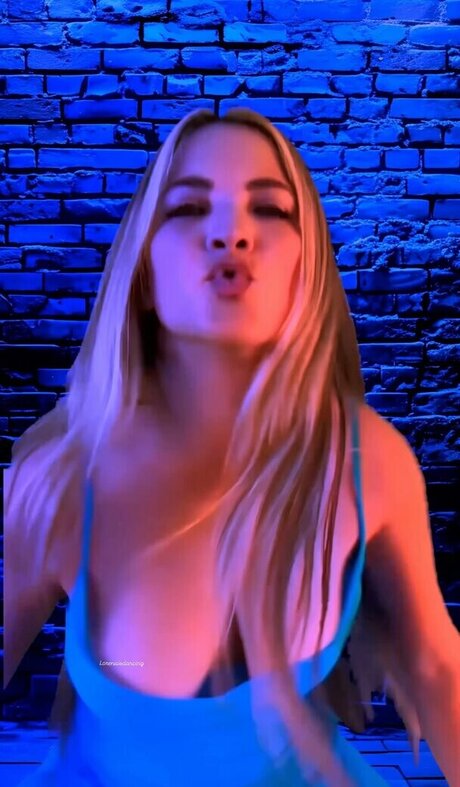Lorena Is Dancing