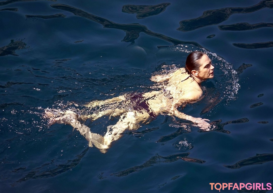 Foto desnuda filtrada de OnlyFans de Jennifer Connelly #324 Foto desnuda filtrada de OnlyFans de Jennifer Connelly #324