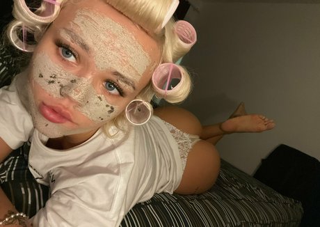 Hollymoonvvip