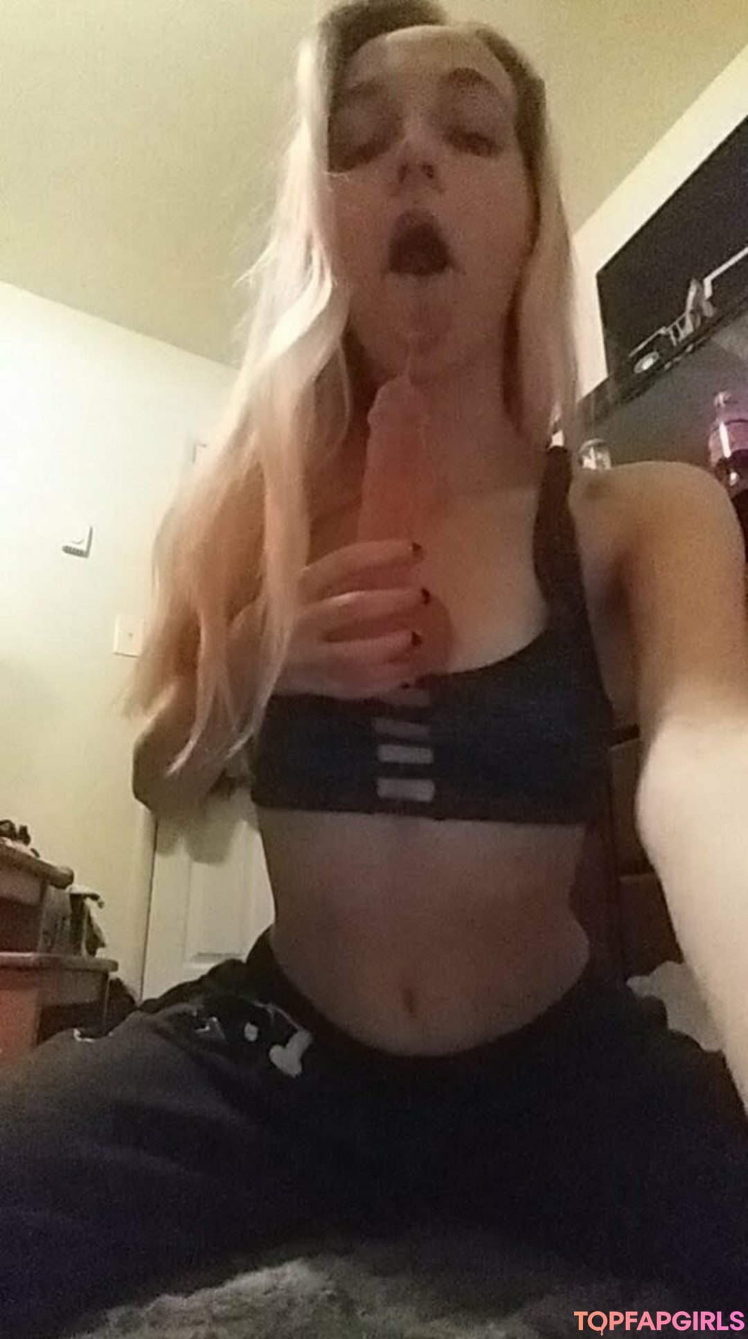 Foto desnuda filtrada de OnlyFans de Kushgirlxxfree #59 Foto desnuda filtrada de OnlyFans de Kushgirlxxfree #59