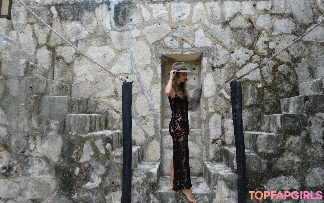 Foto desnuda filtrada de OnlyFans de Camila Morrone #352 Foto desnuda filtrada de OnlyFans de Camila Morrone #352