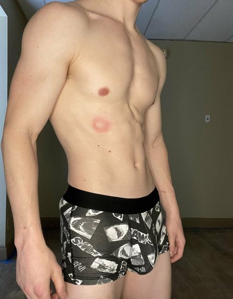Foto desnuda filtrada de OnlyFans de Kallen2044