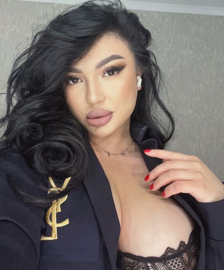 Foto desnuda filtrada de OnlyFans de Zhansaya Dakarimova