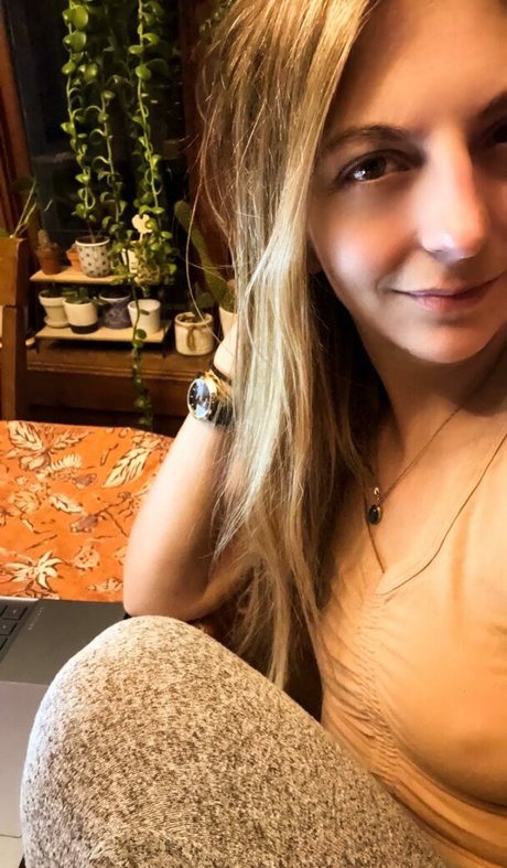 Foto desnuda filtrada de OnlyFans de Butterflyyogavip