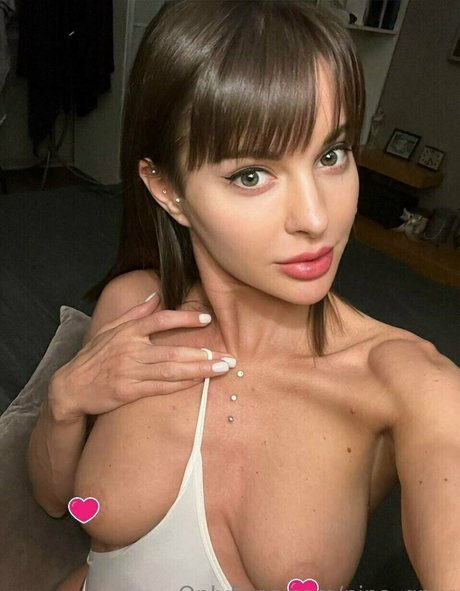 Nina_grey
