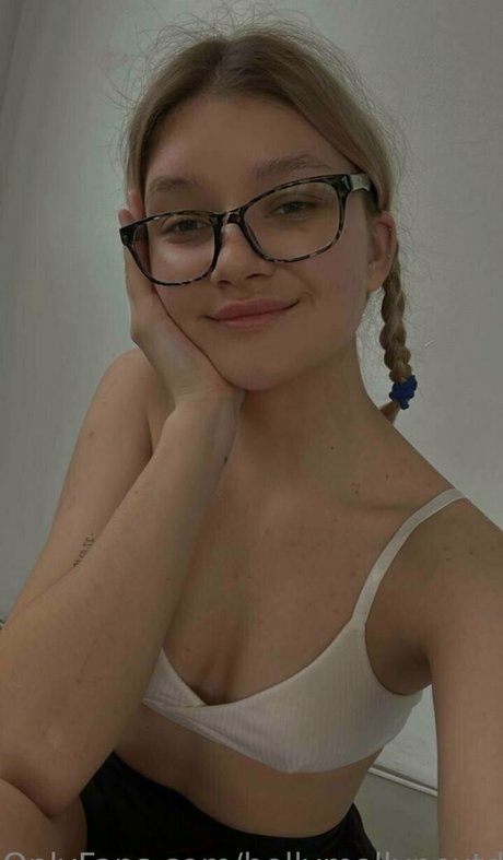 Hollymollynextdoor