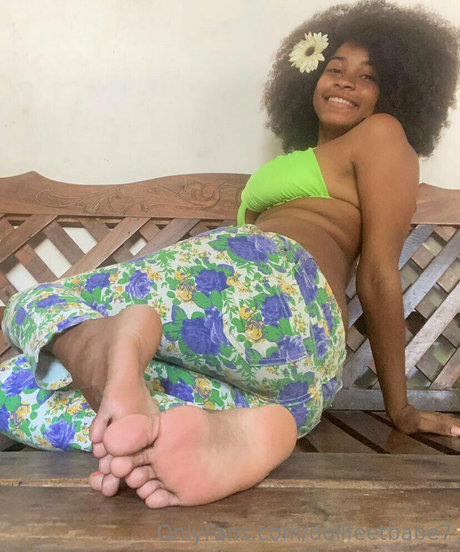 Foto desnuda filtrada de OnlyFans de Dollfeetbabe7