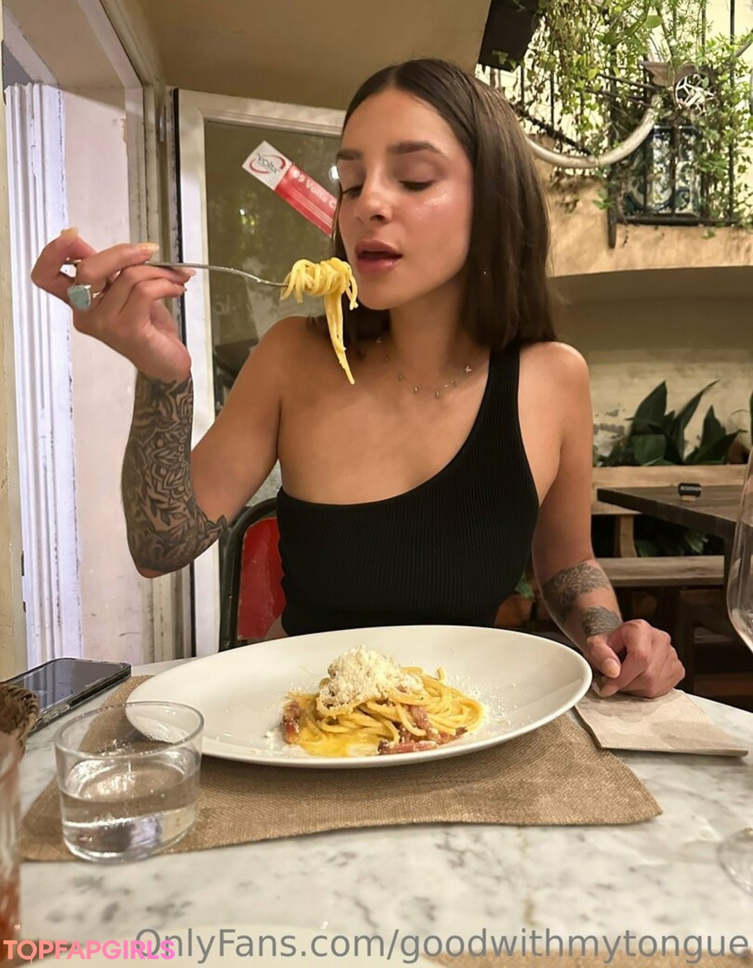 Foto desnuda filtrada de OnlyFans de Goodwithmytongue #208 Foto desnuda filtrada de OnlyFans de Goodwithmytongue #208