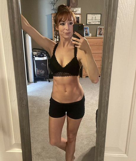 Foto desnuda filtrada de OnlyFans de Lisa Foiles