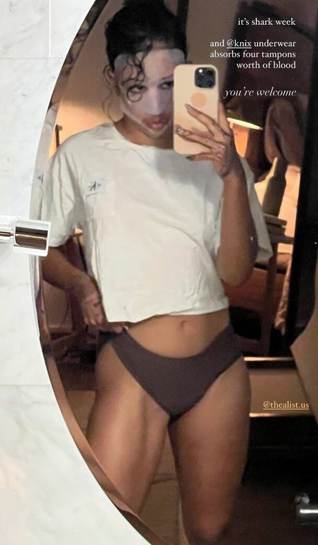 Foto desnuda filtrada de OnlyFans de Liza Koshy
