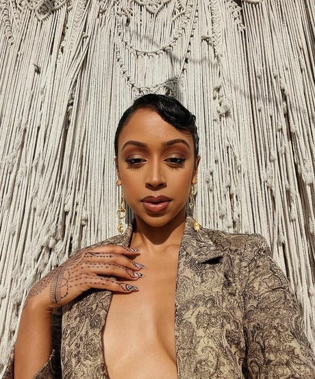 Foto desnuda filtrada de OnlyFans de Liza Koshy