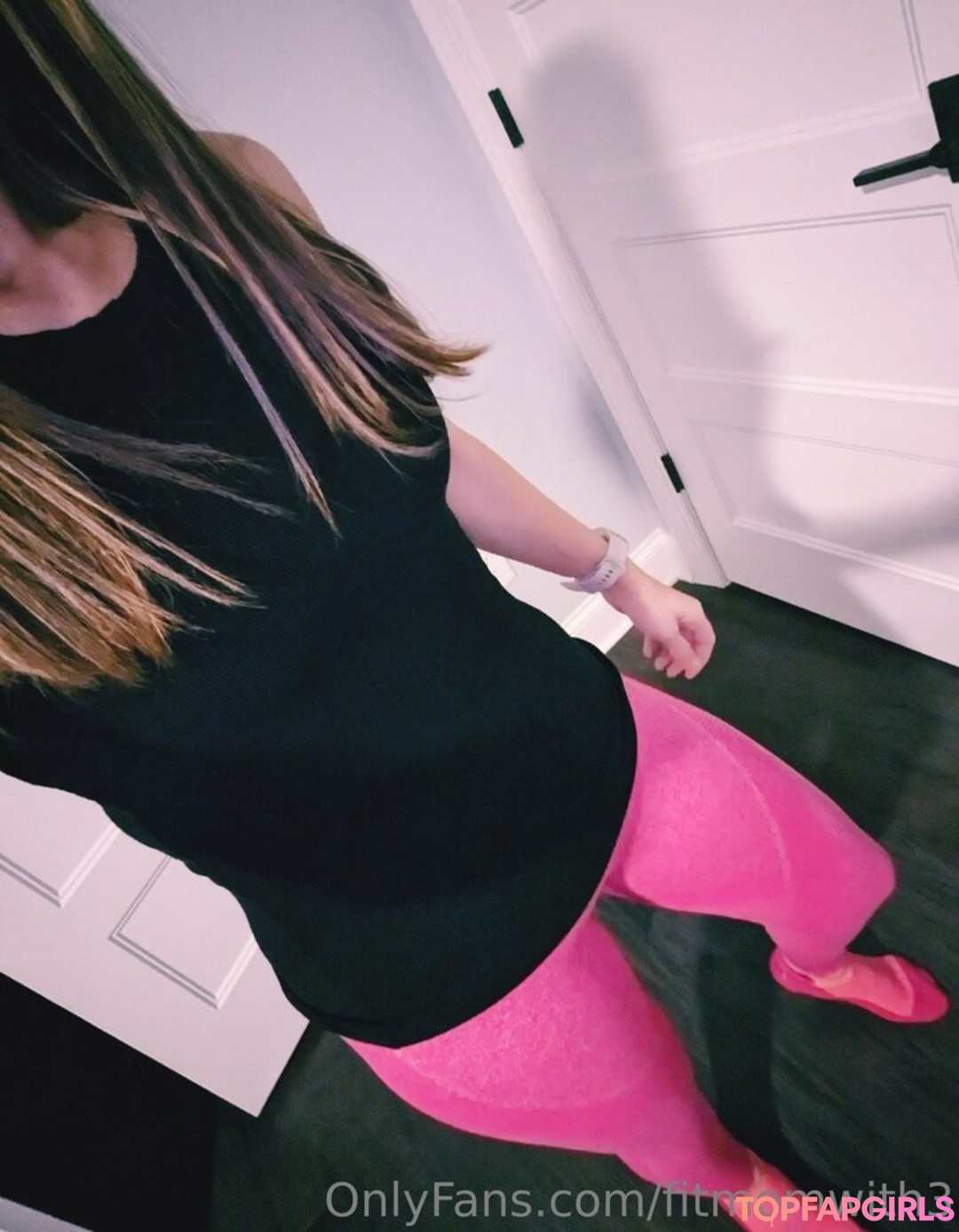 Foto desnuda filtrada de OnlyFans de Fitmomwith3 #119 Foto desnuda filtrada de OnlyFans de Fitmomwith3 #119