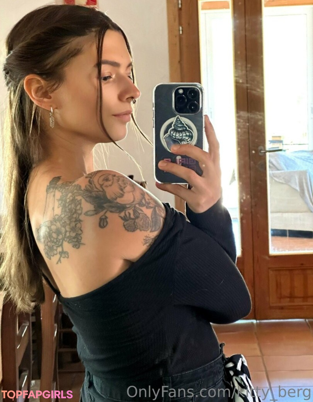 Foto desnuda filtrada de OnlyFans de Kitty Berg #353 Foto desnuda filtrada de OnlyFans de Kitty Berg #353