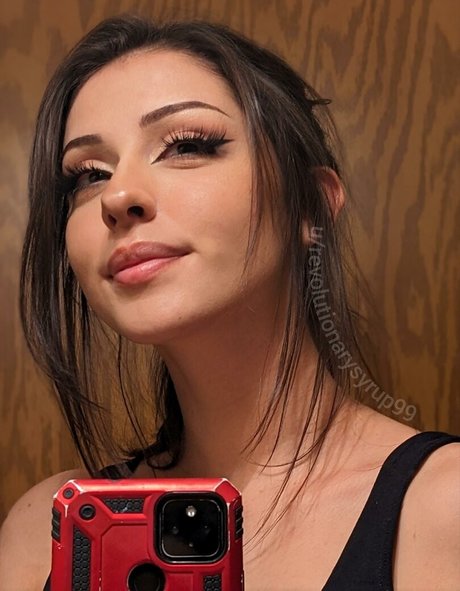Foto desnuda filtrada de OnlyFans de Revolutionarysyrup99