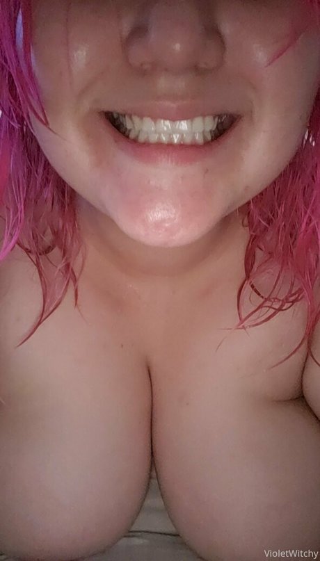 Foto desnuda filtrada de OnlyFans de Violetwitchy