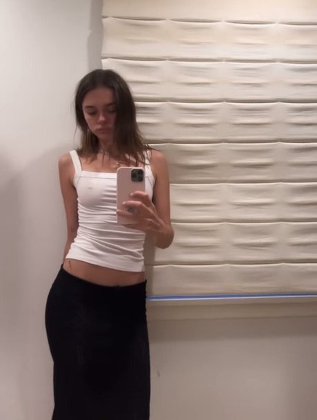 Foto desnuda filtrada de OnlyFans de Charlotte Lawrence