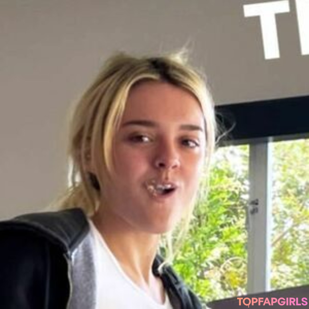 Foto desnuda filtrada de OnlyFans de Charlotte Lawrence #6 Foto desnuda filtrada de OnlyFans de Charlotte Lawrence #6