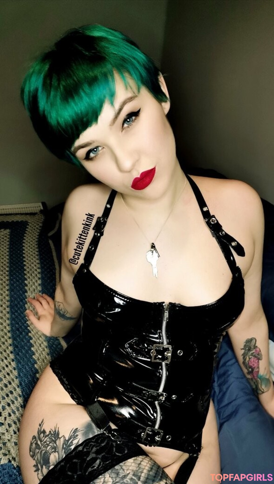 Foto desnuda filtrada de OnlyFans de Cutekatkinklite #4 Foto desnuda filtrada de OnlyFans de Cutekatkinklite #4