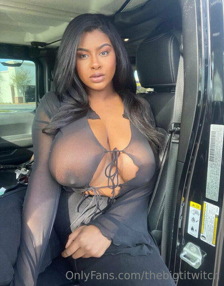 Foto desnuda filtrada de OnlyFans de Thebigtitwitch