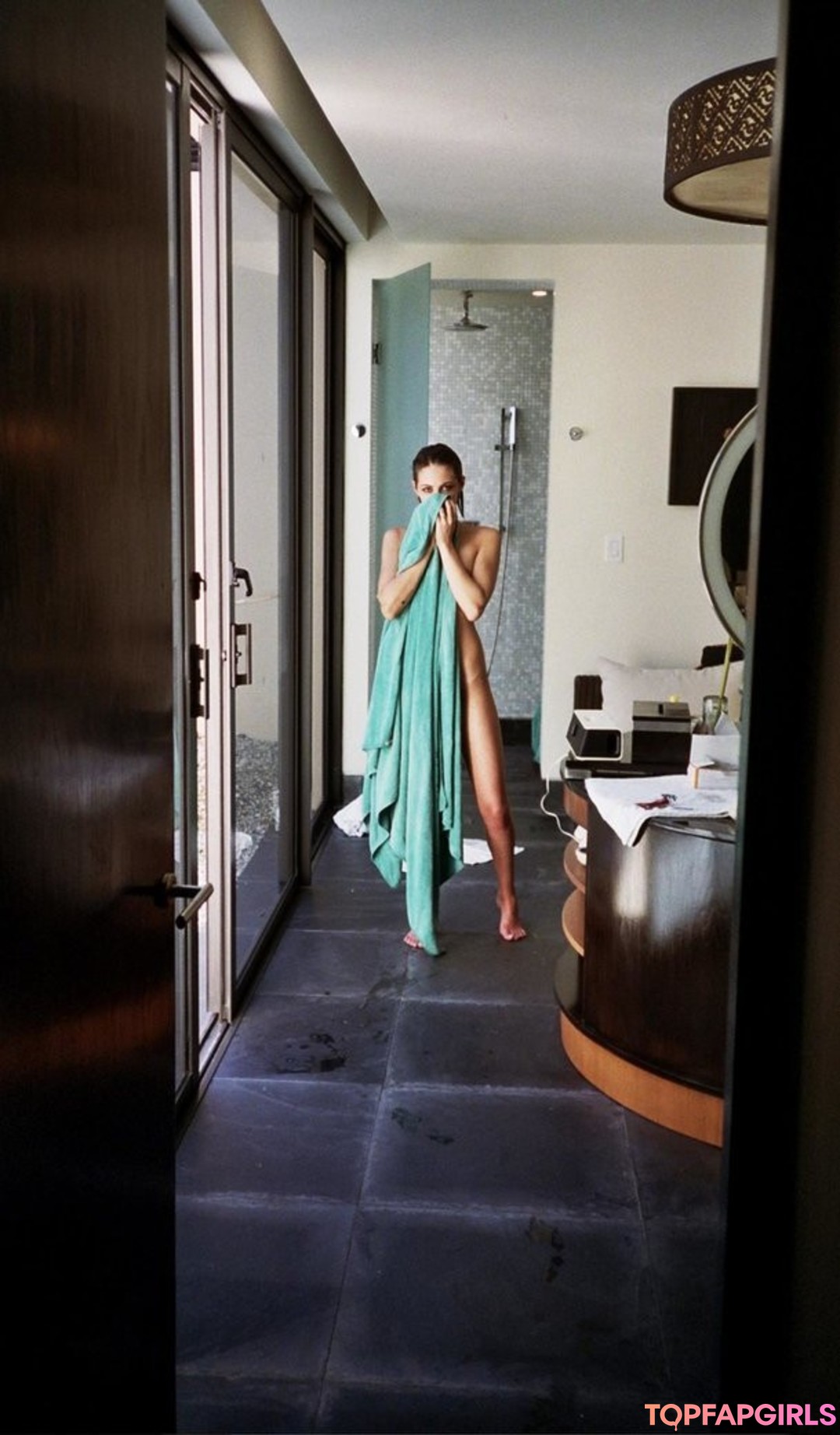 Foto desnuda filtrada de OnlyFans de Willa Holland #101 Foto desnuda filtrada de OnlyFans de Willa Holland #101