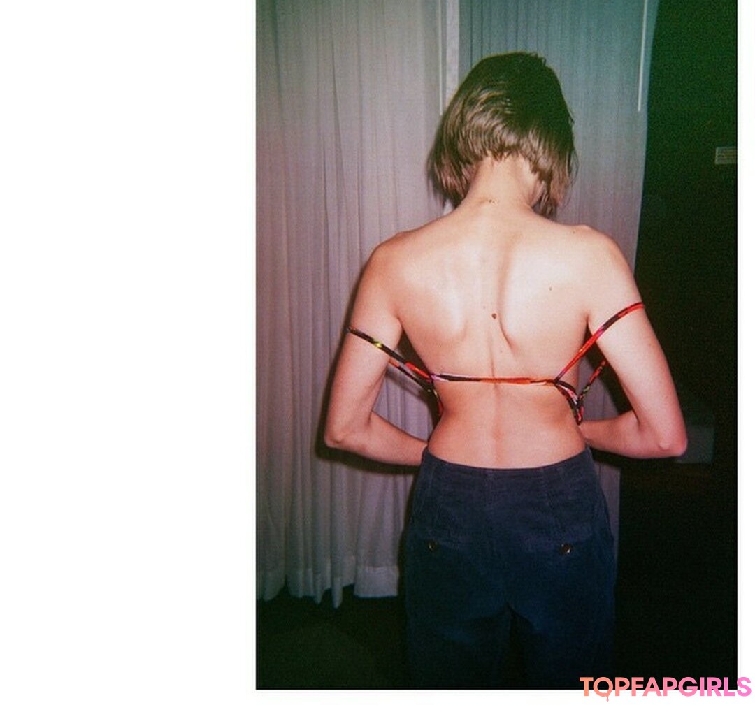 Foto desnuda filtrada de OnlyFans de Willa Holland #157 Foto desnuda filtrada de OnlyFans de Willa Holland #157