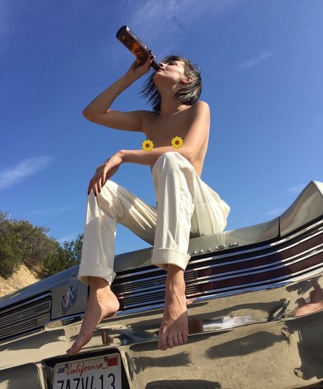 Willa Holland