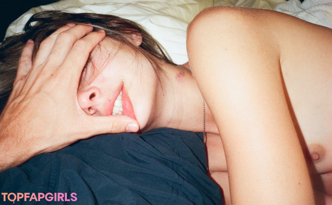 Foto desnuda filtrada de OnlyFans de Willa Holland #93 Foto desnuda filtrada de OnlyFans de Willa Holland #93