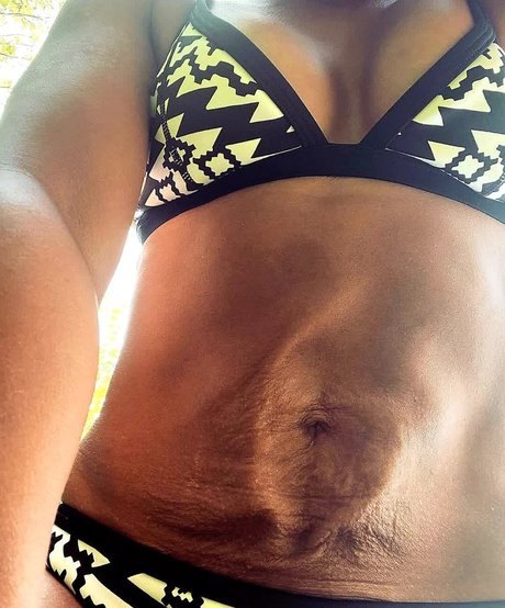 Foto desnuda filtrada de OnlyFans de Saira Khan