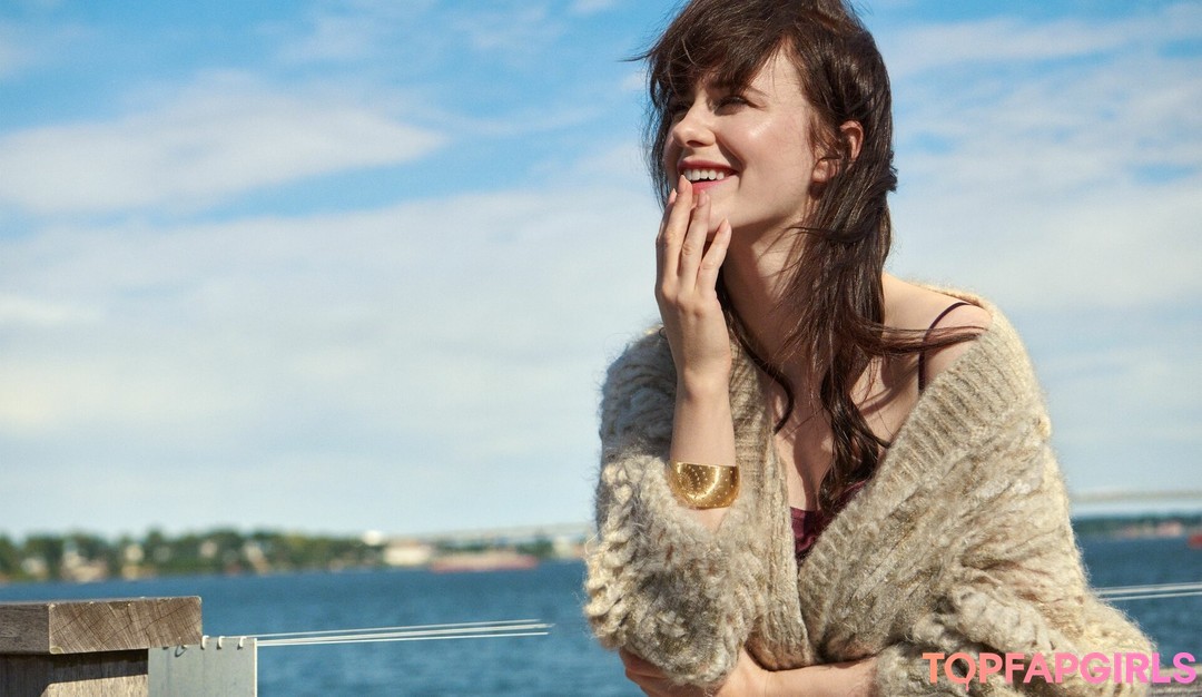 Foto desnuda filtrada de OnlyFans de Rachel Brosnahan #17 Foto desnuda filtrada de OnlyFans de Rachel Brosnahan #17