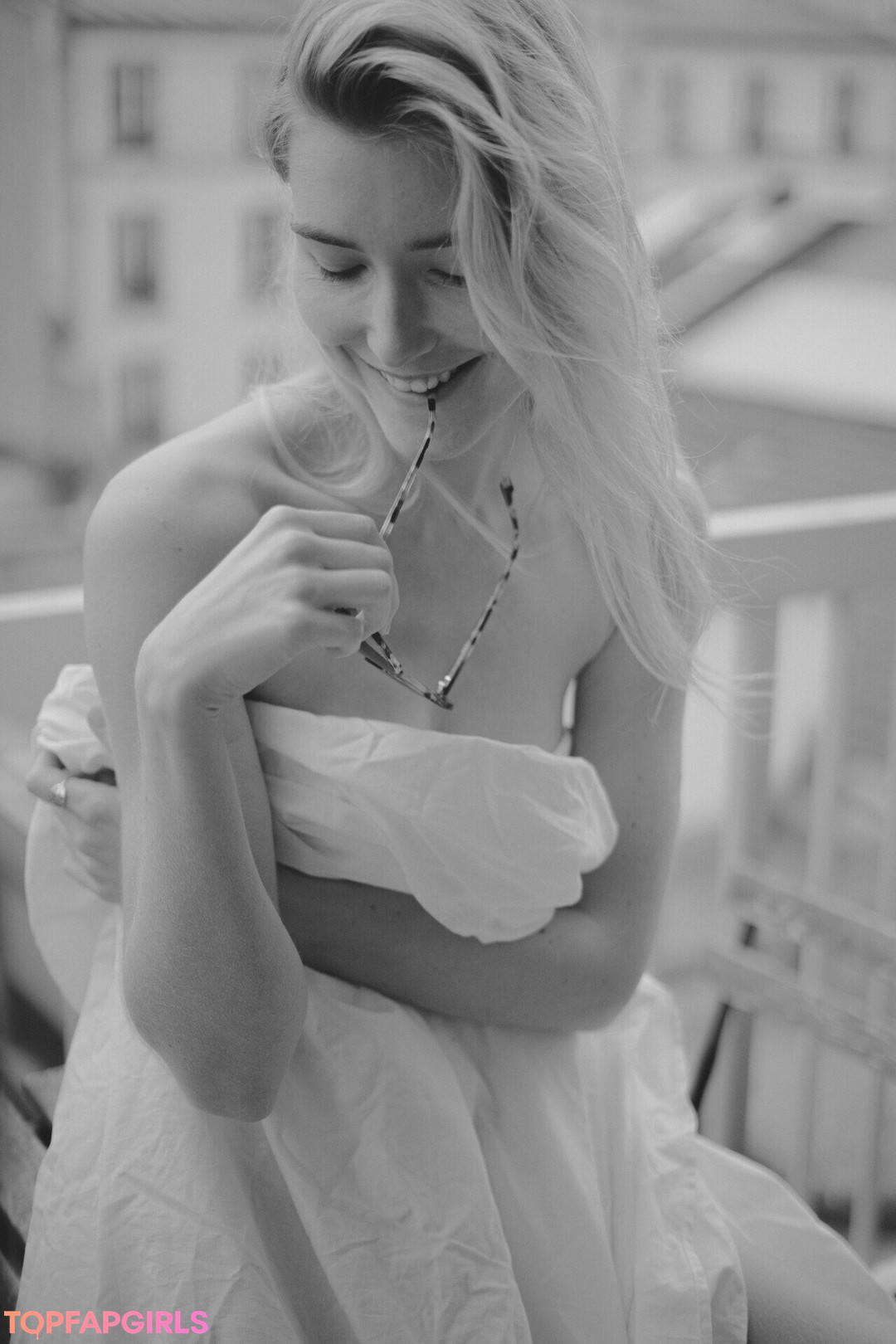 Foto desnuda filtrada de OnlyFans de Oceane Le Ny #403 Foto desnuda filtrada de OnlyFans de Oceane Le Ny #403