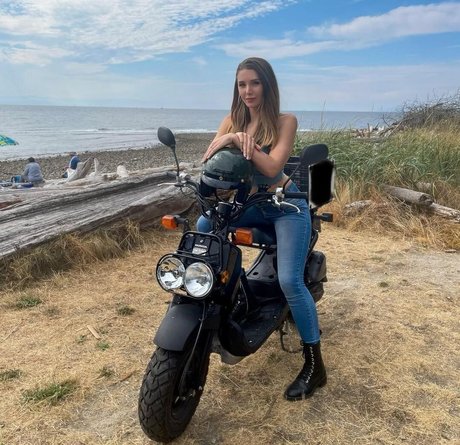 Foto desnuda filtrada de OnlyFans de Lauren Southern